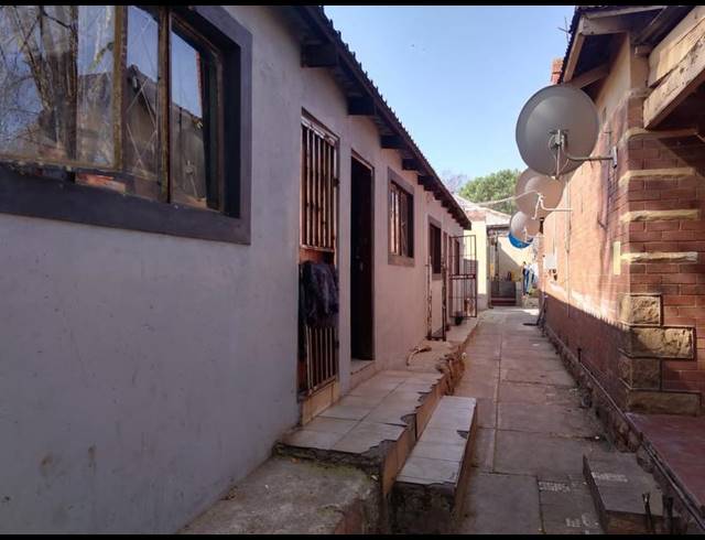 20 BEDROOM HOUSE FOR SALE IN JEPPESTOWN